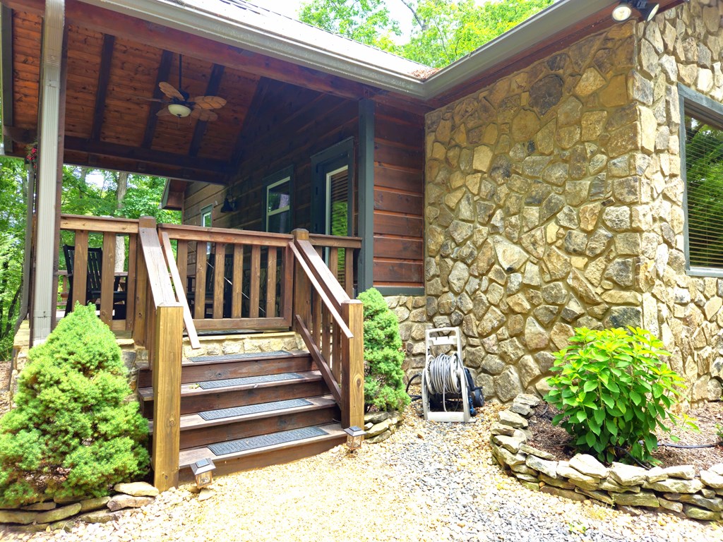 211 Winding Brook Trail Property Photo 18