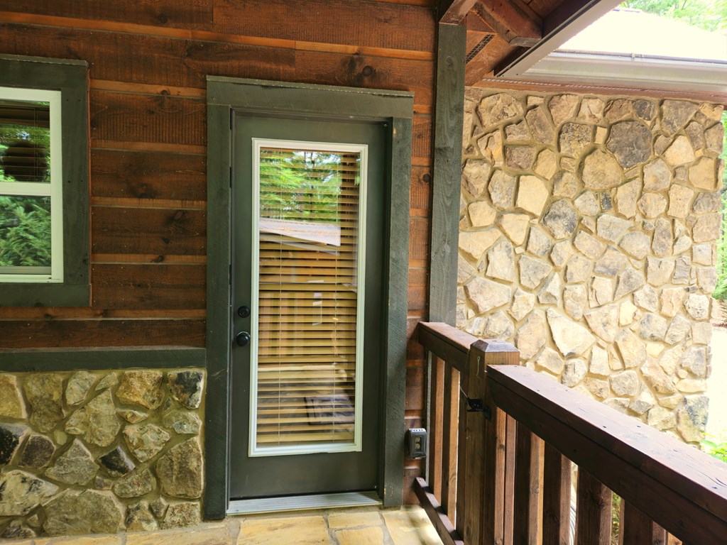 211 Winding Brook Trail Property Photo 22