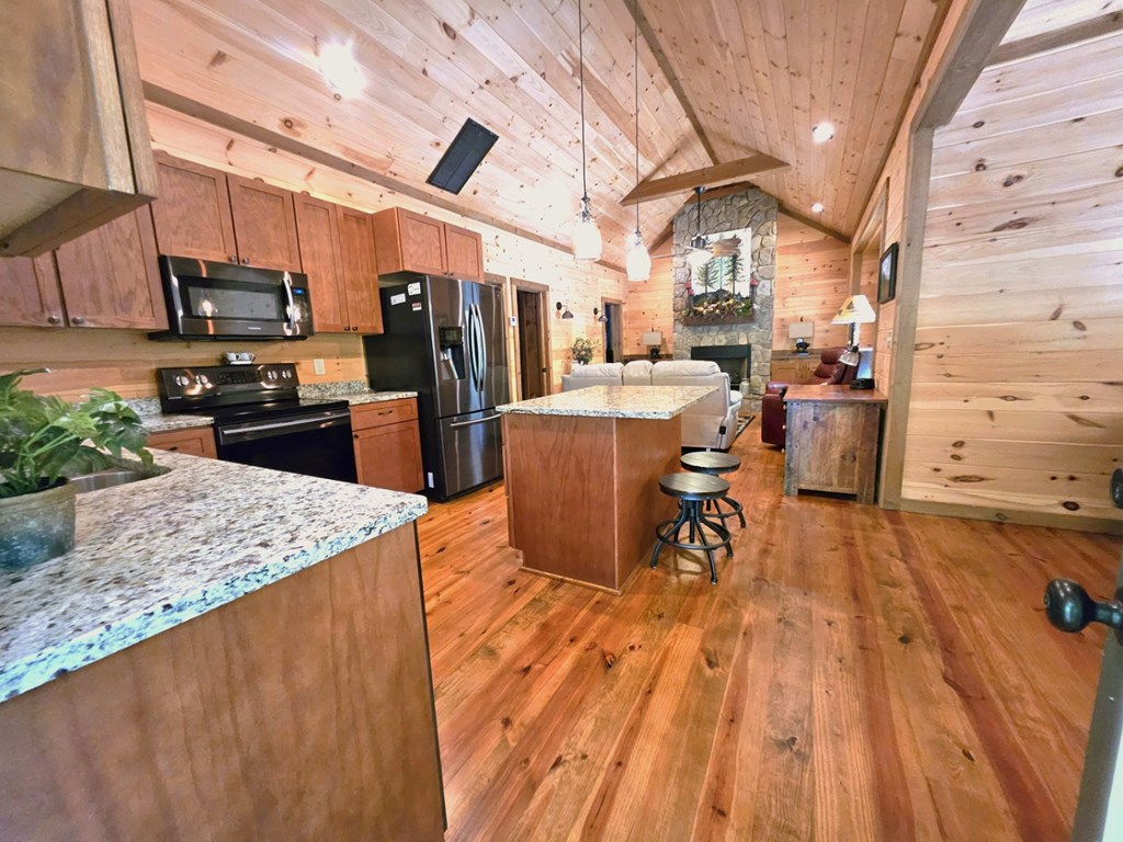 211 Winding Brook Trail Property Photo 23