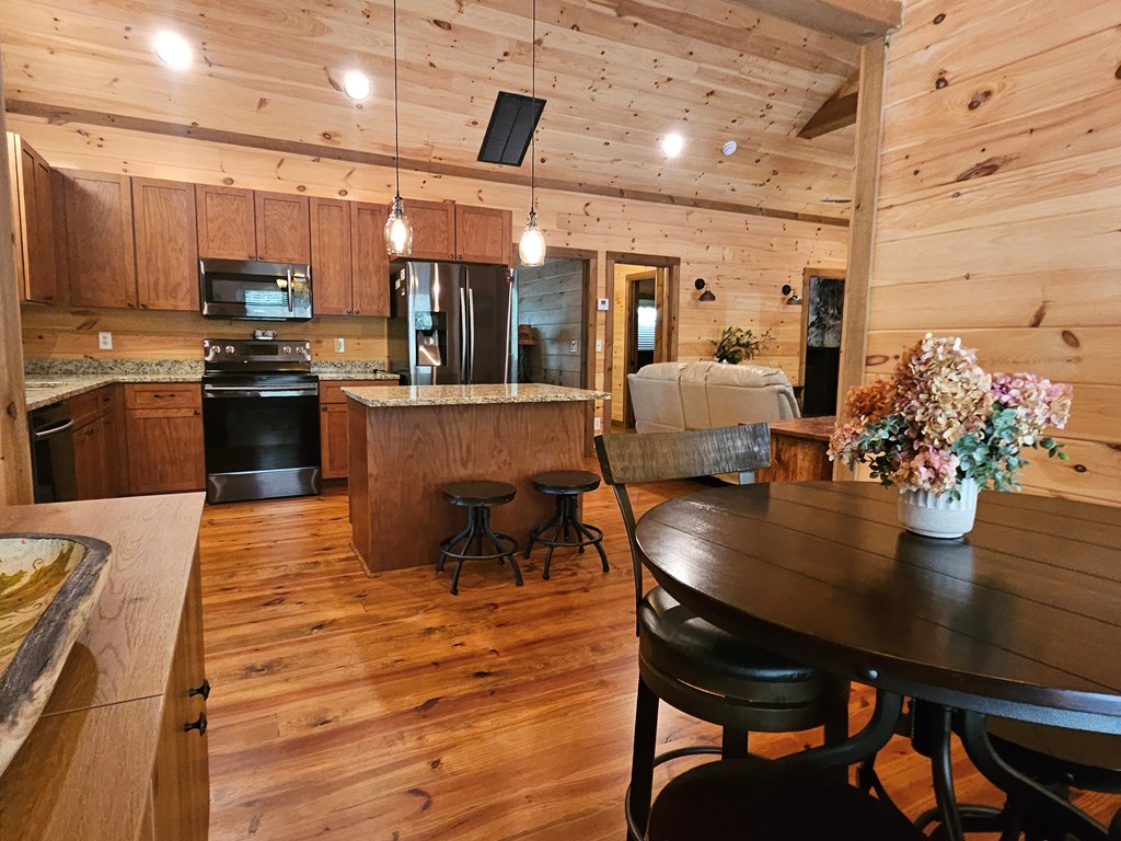 211 Winding Brook Trail Property Photo 25