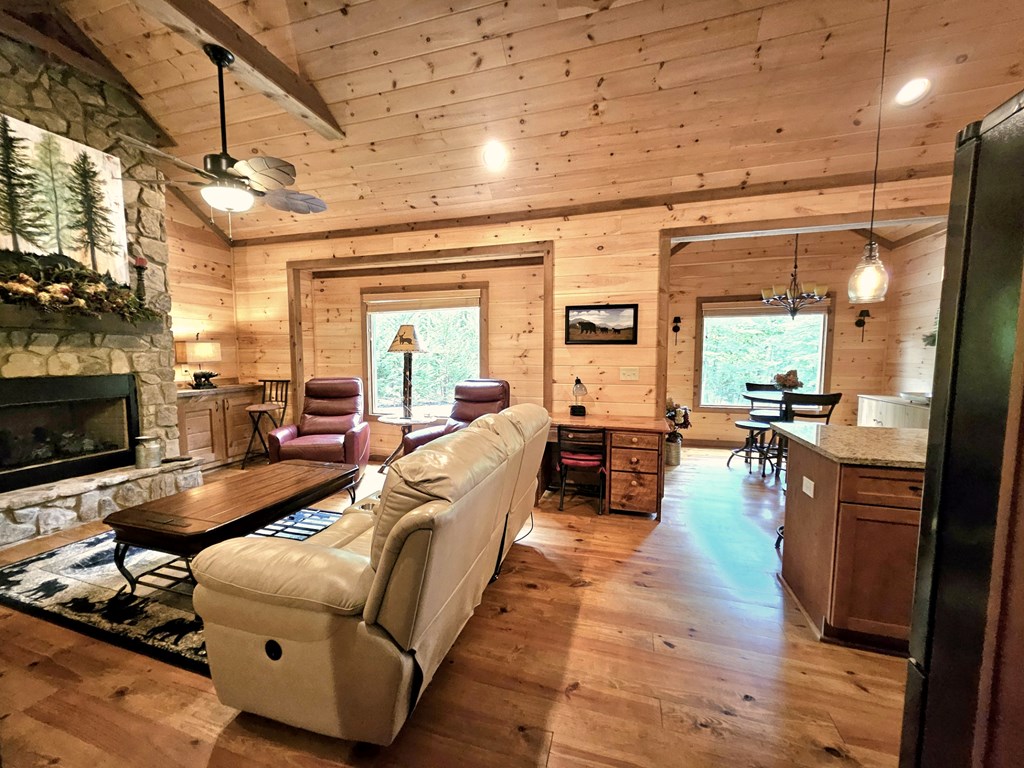 211 Winding Brook Trail Property Photo 33