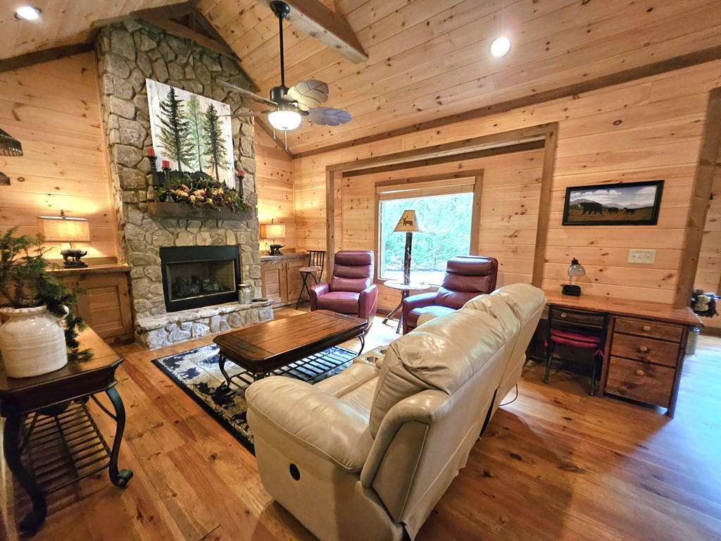 211 Winding Brook Trail Property Photo 34