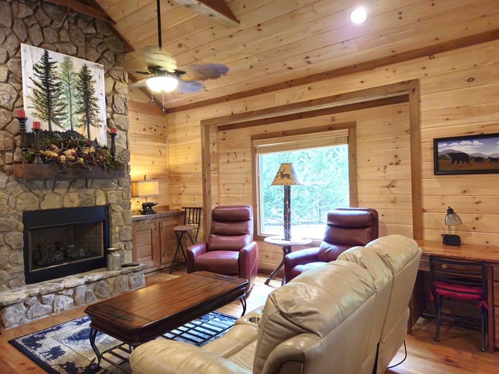 211 Winding Brook Trail Property Photo 35