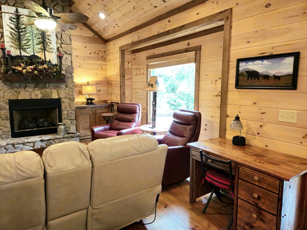 211 Winding Brook Trail Property Photo 39