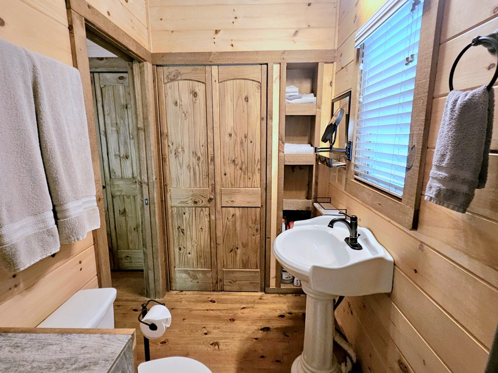 211 Winding Brook Trail Property Photo 44
