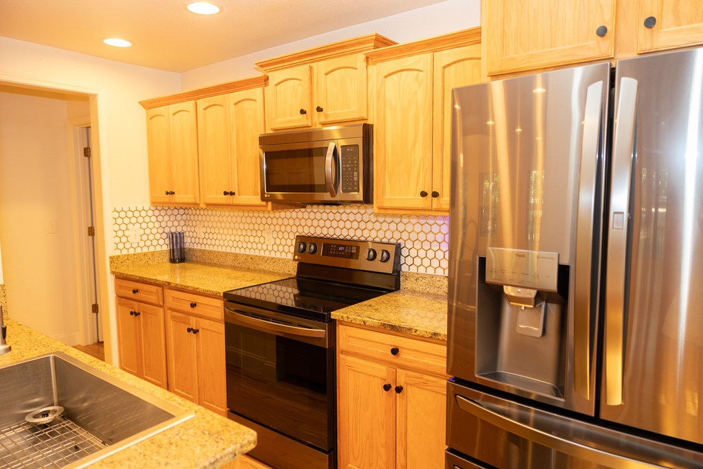182 Oak Hills Drive Property Photo 2