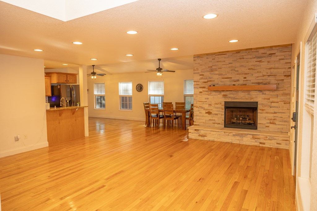 182 Oak Hills Drive Property Photo 3
