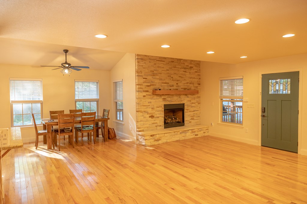182 Oak Hills Drive Property Photo 5