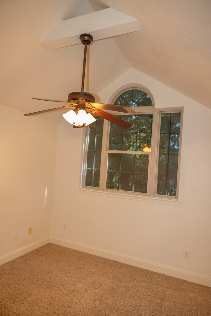 182 Oak Hills Drive Property Photo 6