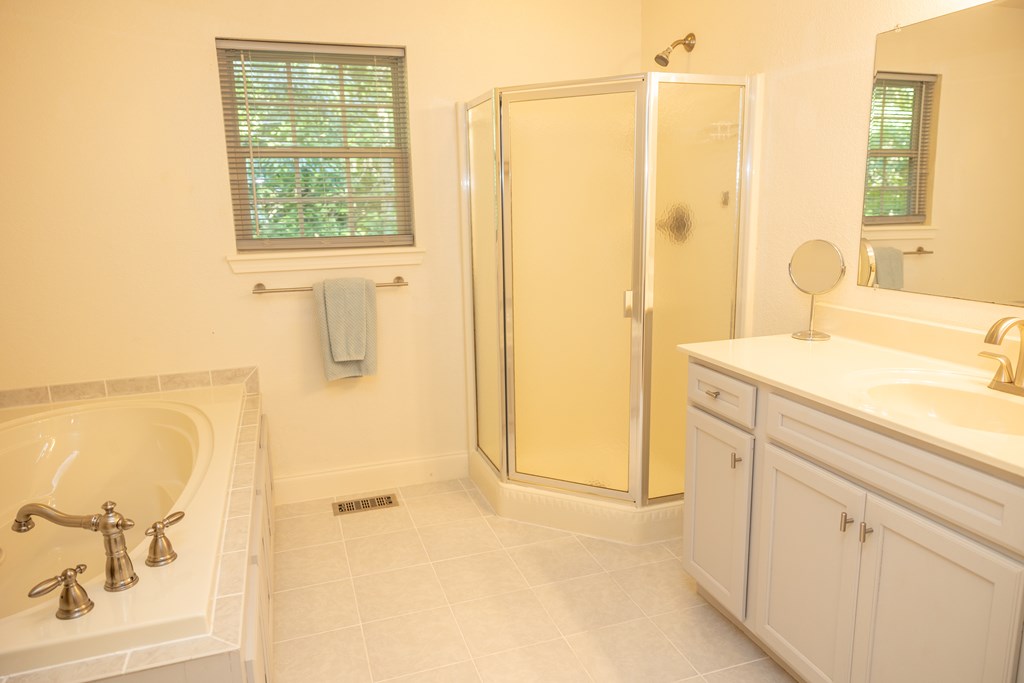182 Oak Hills Drive Property Photo 8
