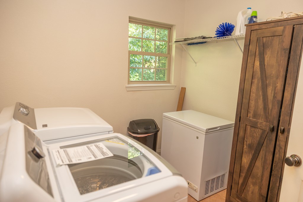 182 Oak Hills Drive Property Photo 11
