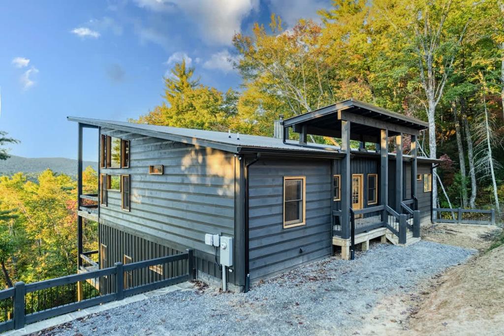 25 Quail Hollow Property Photo 1