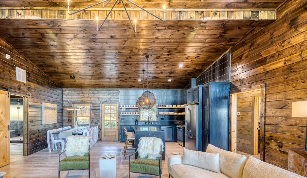 25 Quail Hollow Property Photo 6