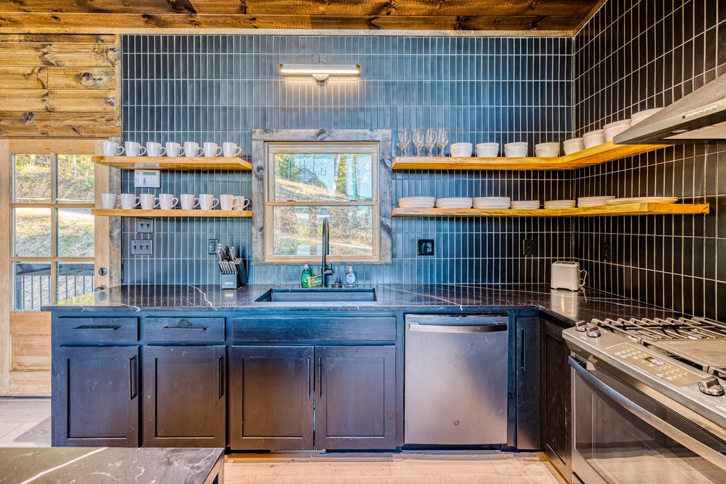 25 Quail Hollow Property Photo 16