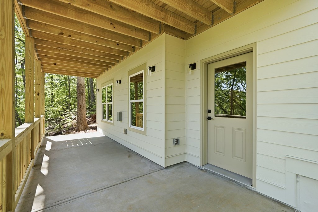 1600 Dover Drive Property Photo 2