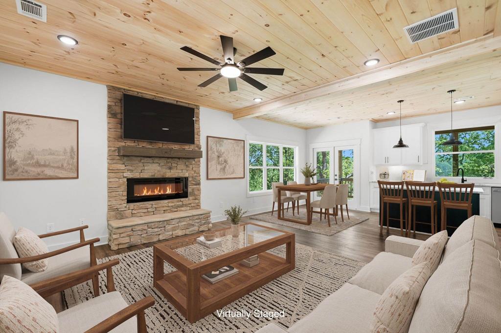 1600 Dover Drive Property Photo 3