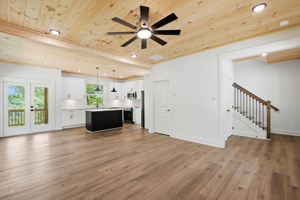 1600 Dover Drive Property Photo 11