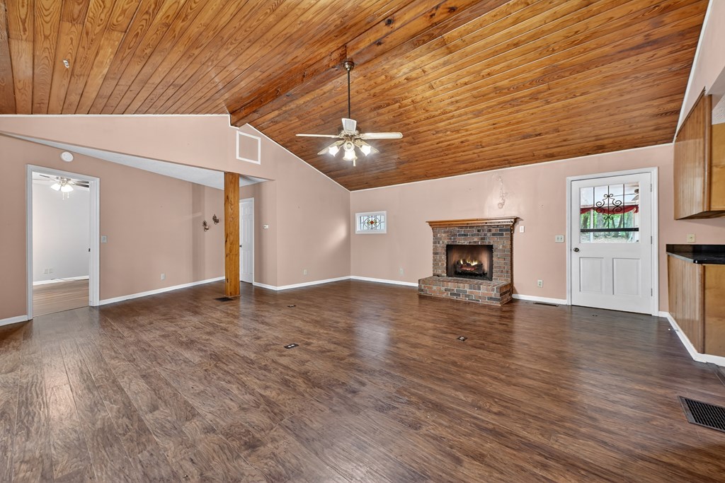 1076 Riverview Drive Property Photo 5