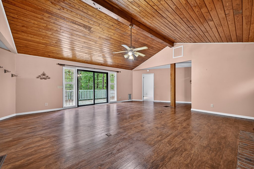1076 Riverview Drive Property Photo 6