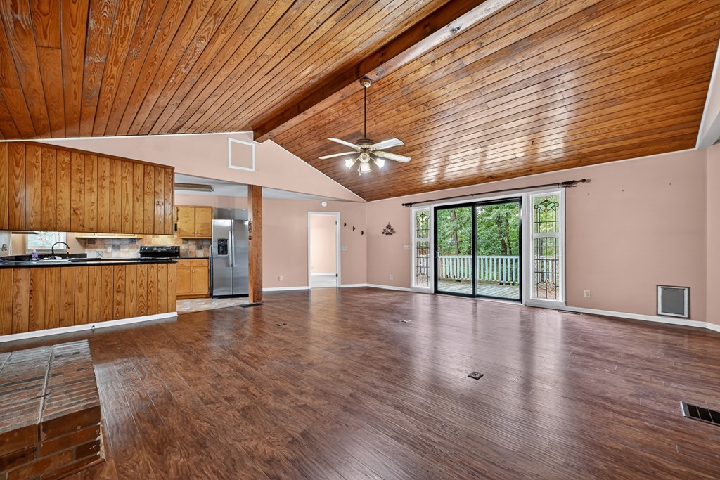 1076 Riverview Drive Property Photo 8
