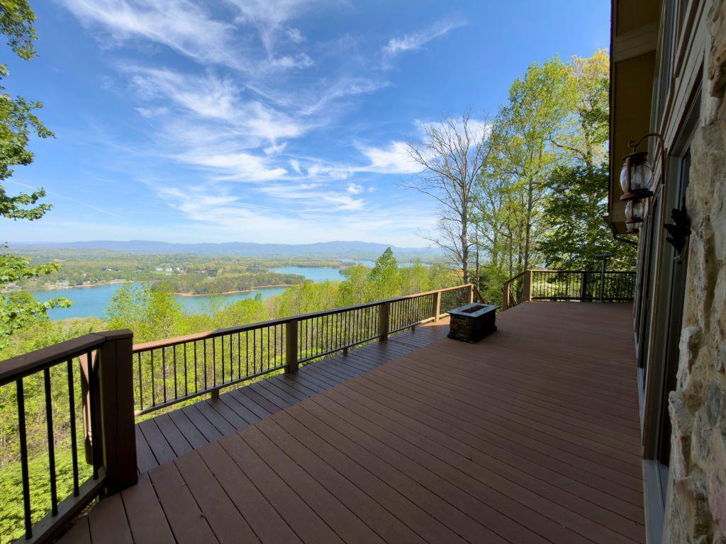928 Kirkland Drive Property Photo 1