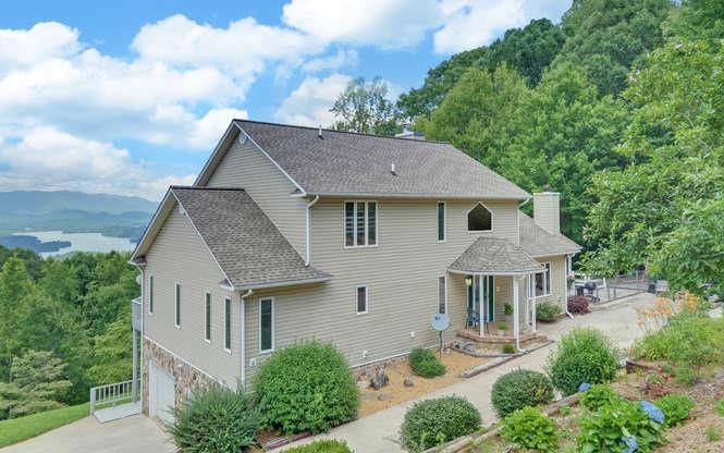 880 Locust Trail Property Photo 1