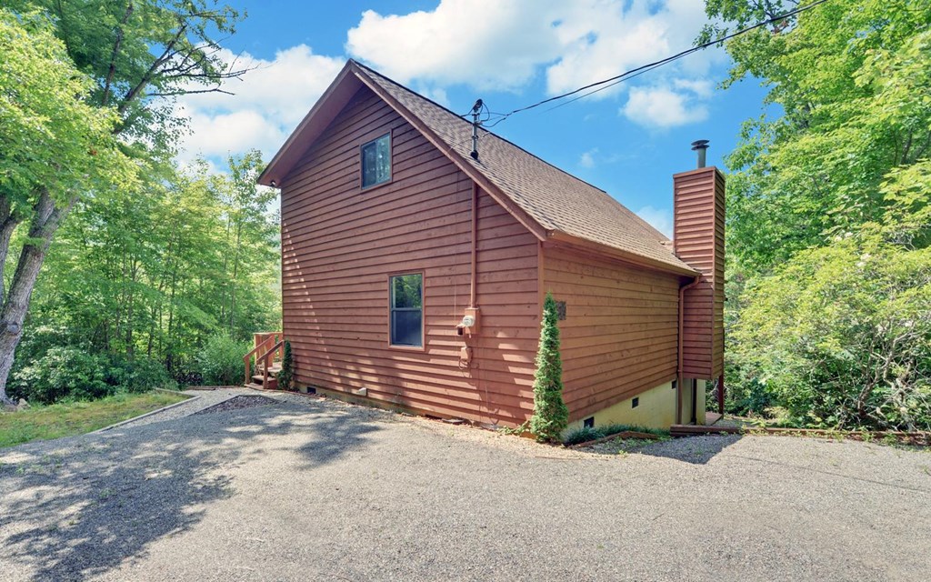 215 Black Bear Ridge Road Property Photo 3