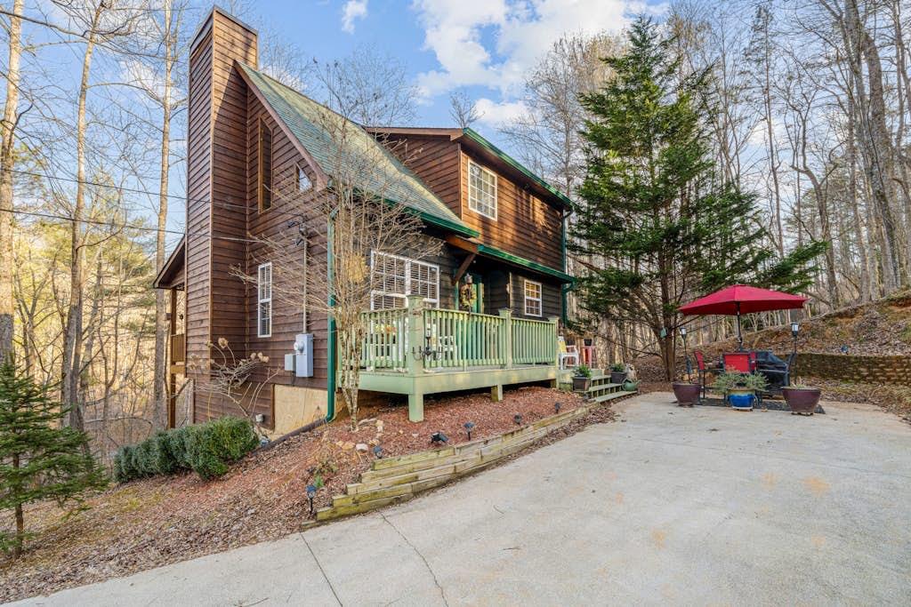 64 Poolside Court Property Photo 1