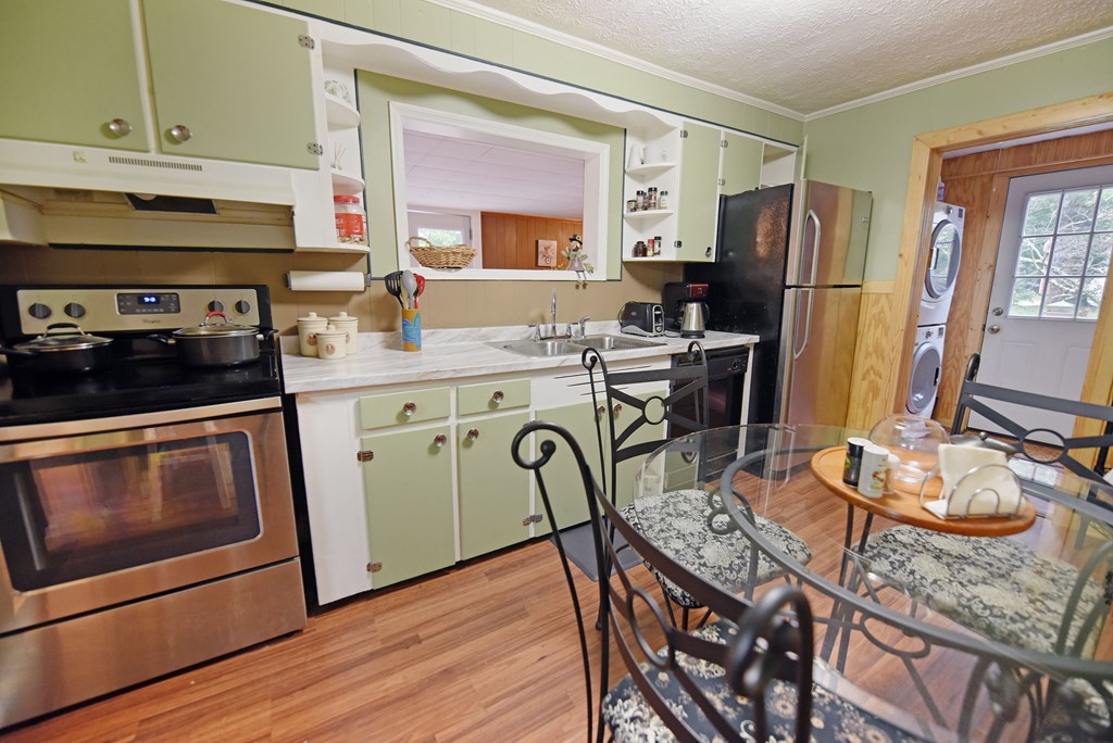742 Hillcrest Drive Property Photo 4