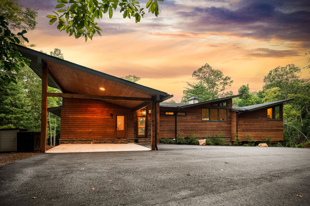 177 Creekside Landing Property Photo 2