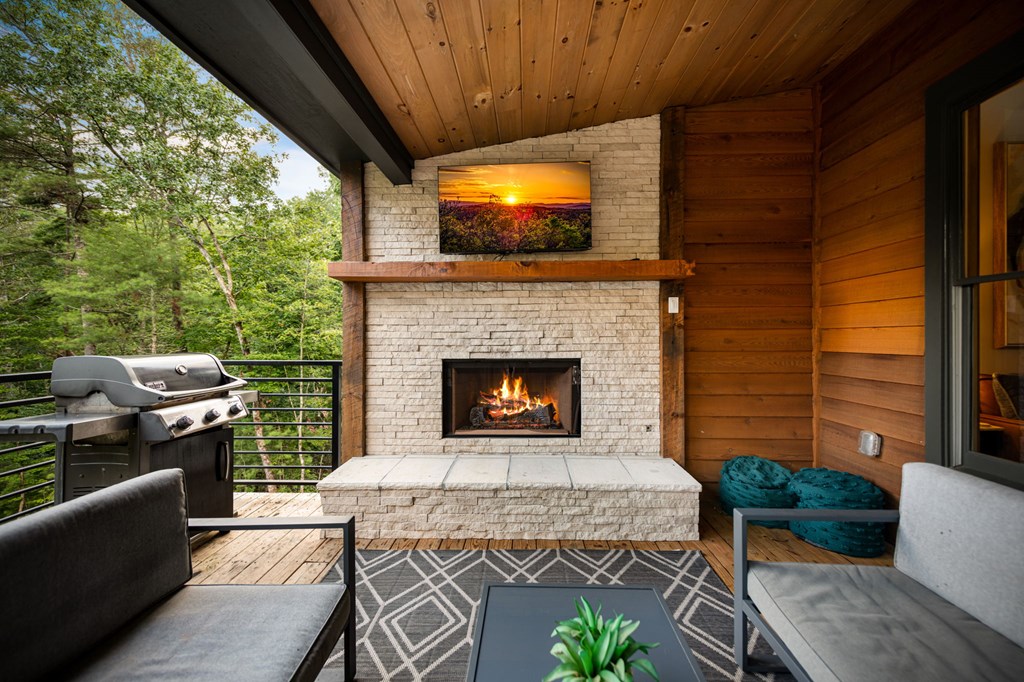 177 Creekside Landing Property Photo 8