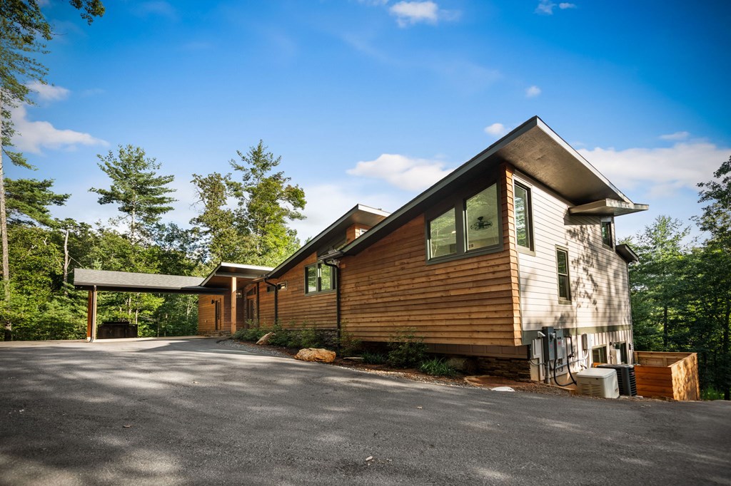 177 Creekside Landing Property Photo 45