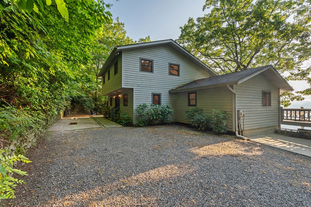 614 Charmont Drive Property Photo 13