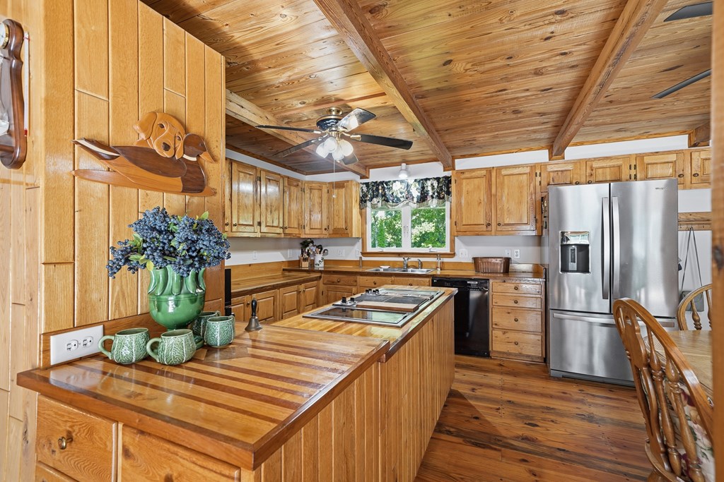 955 Lower Tails Creek Road Property Photo 16