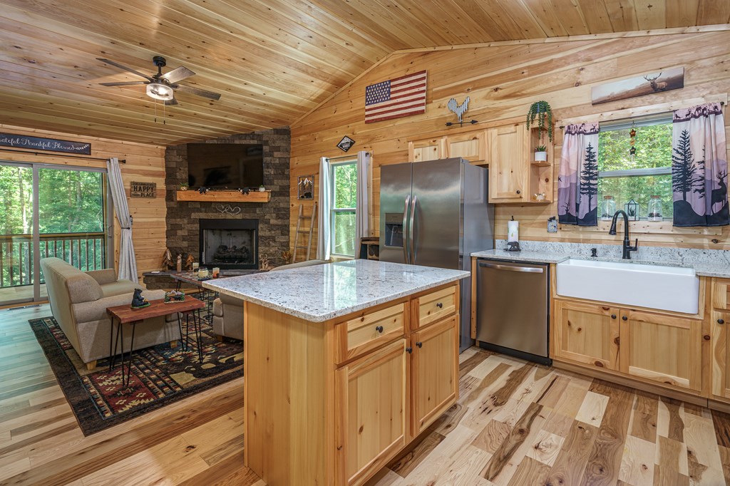 297 Summitt Lane Property Photo 3