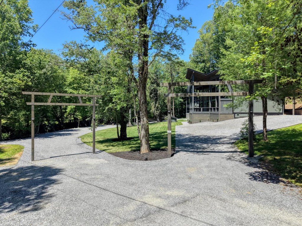 500 Williamstown Road S Property Photo 3