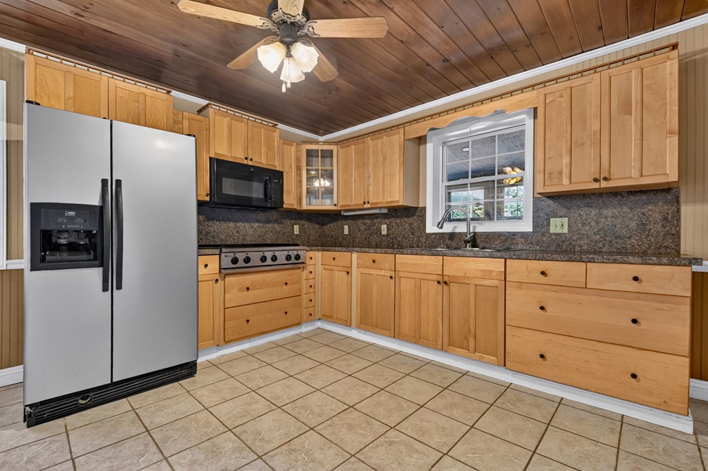 159 Victoria Drive Property Photo 52