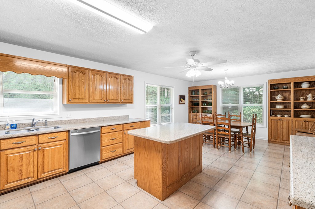810 Hog Creek Road Property Photo 4