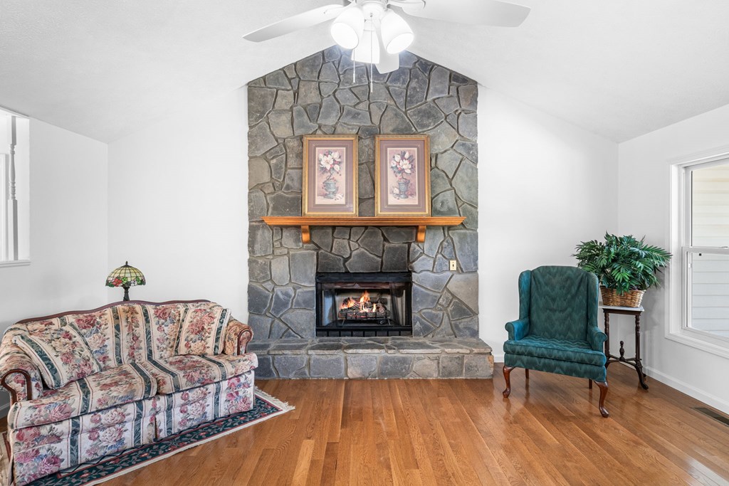 810 Hog Creek Road Property Photo 6
