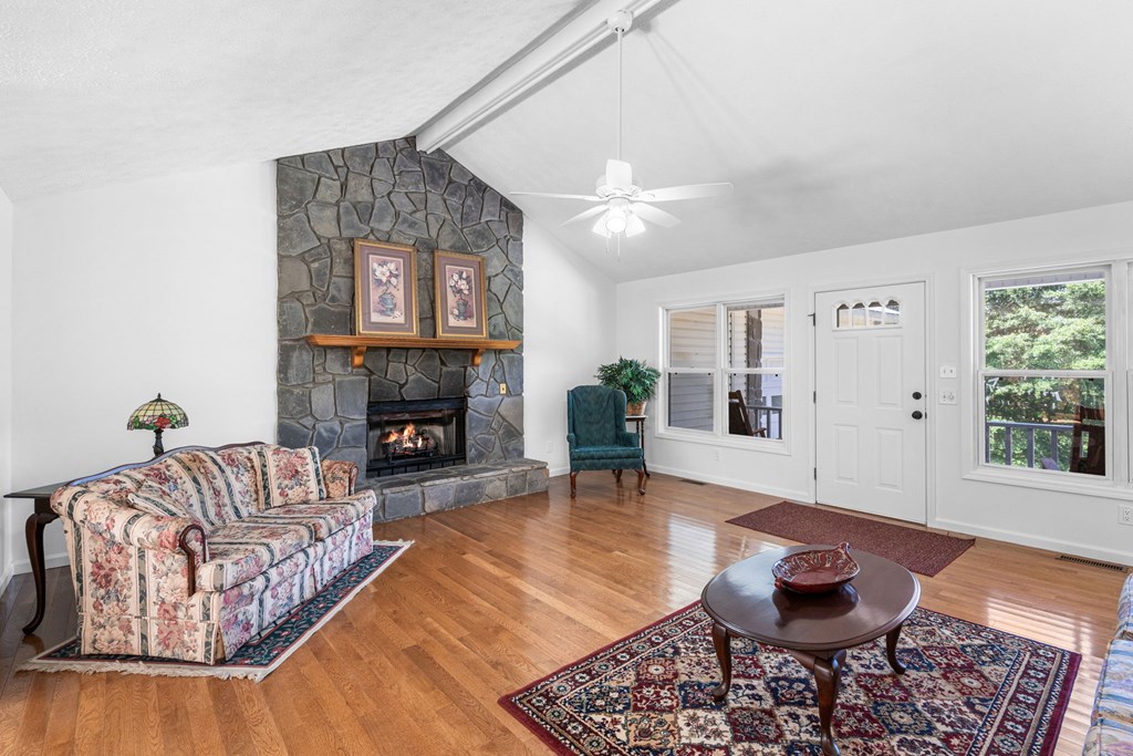 810 Hog Creek Road Property Photo 7