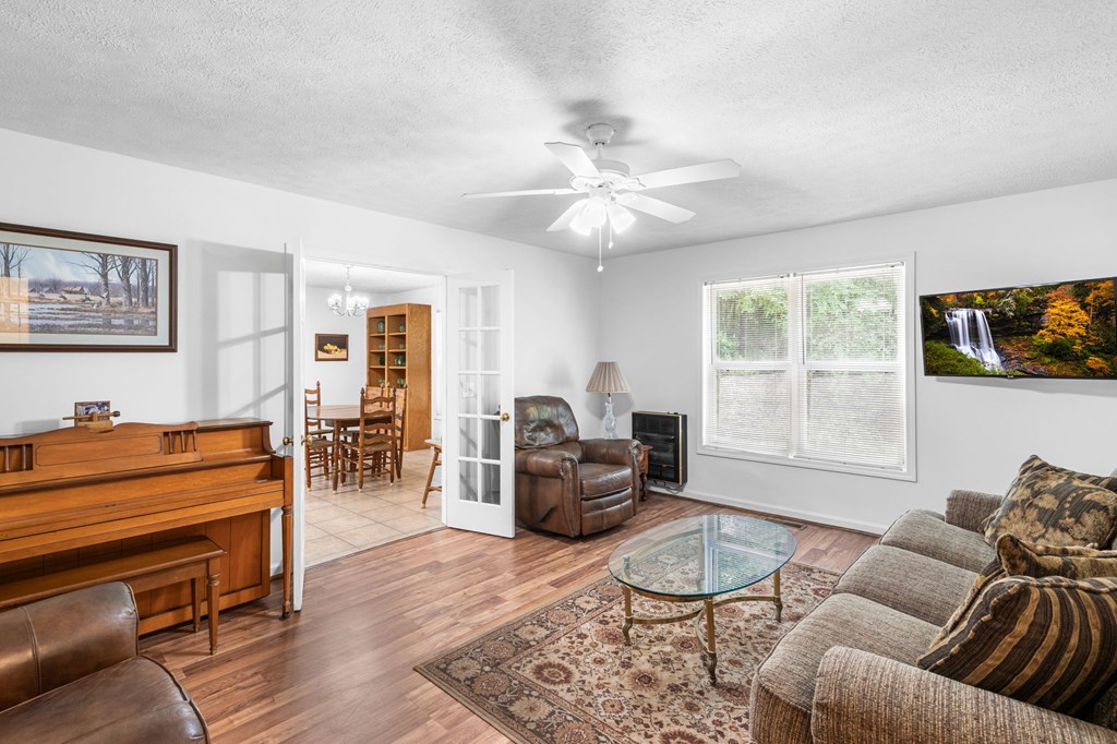 810 Hog Creek Road Property Photo 9