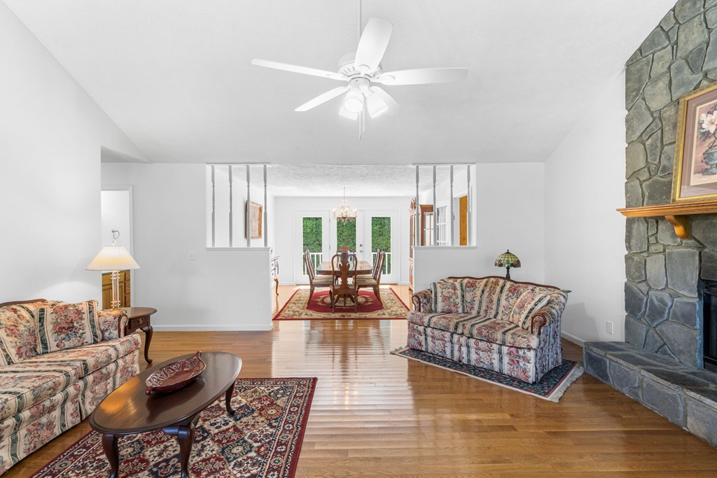 810 Hog Creek Road Property Photo 10