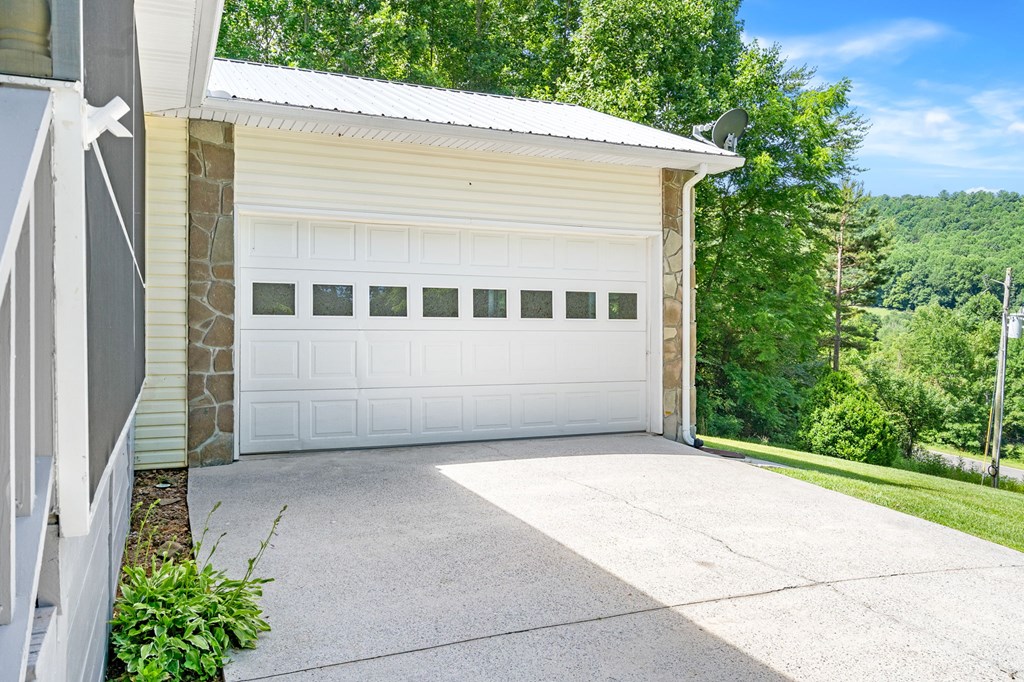 810 Hog Creek Road Property Photo 28