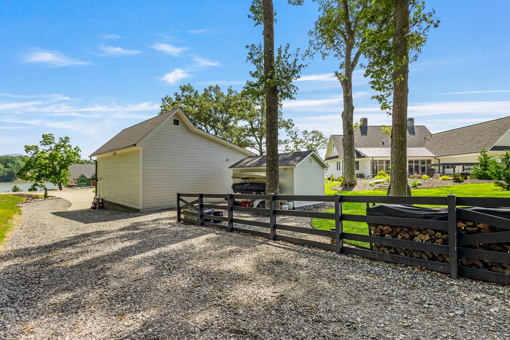 24 Farmland Ct Property Photo 27