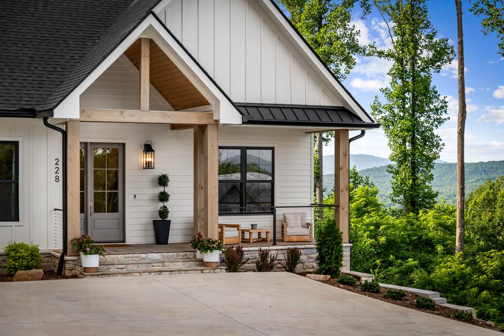 228 Winding Ridge Property Photo 3
