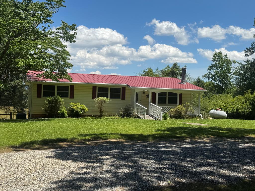 28 Honaker Road Property Photo 1