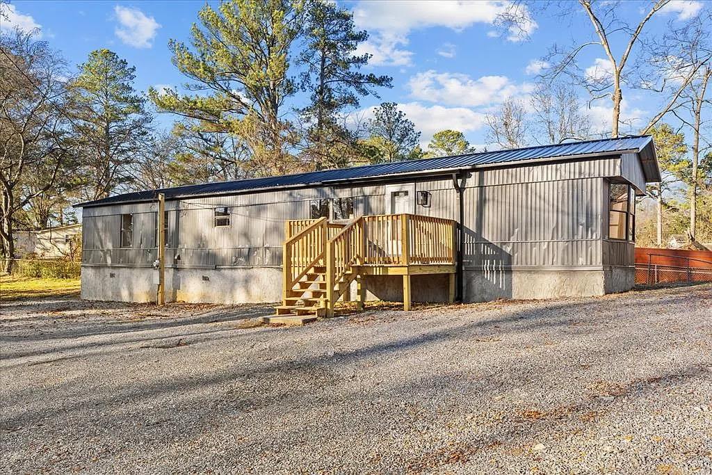 2637 Old Grade Road Property Photo 1
