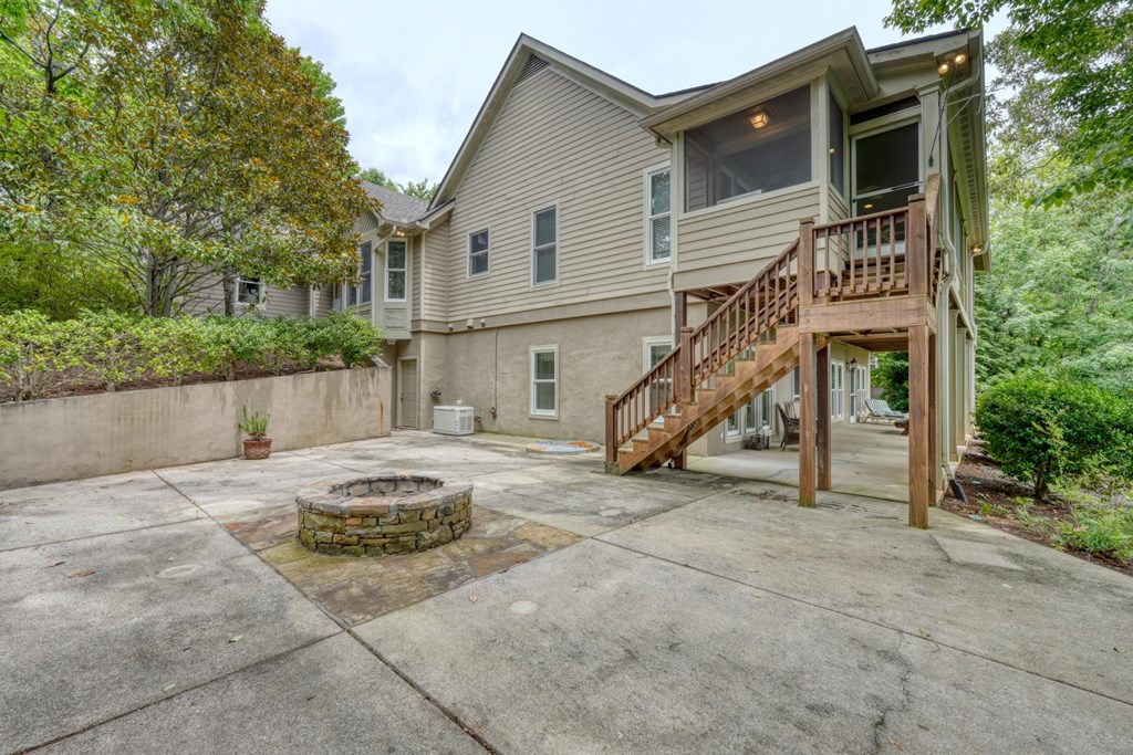 48 Pine Top Drive Property Photo 3