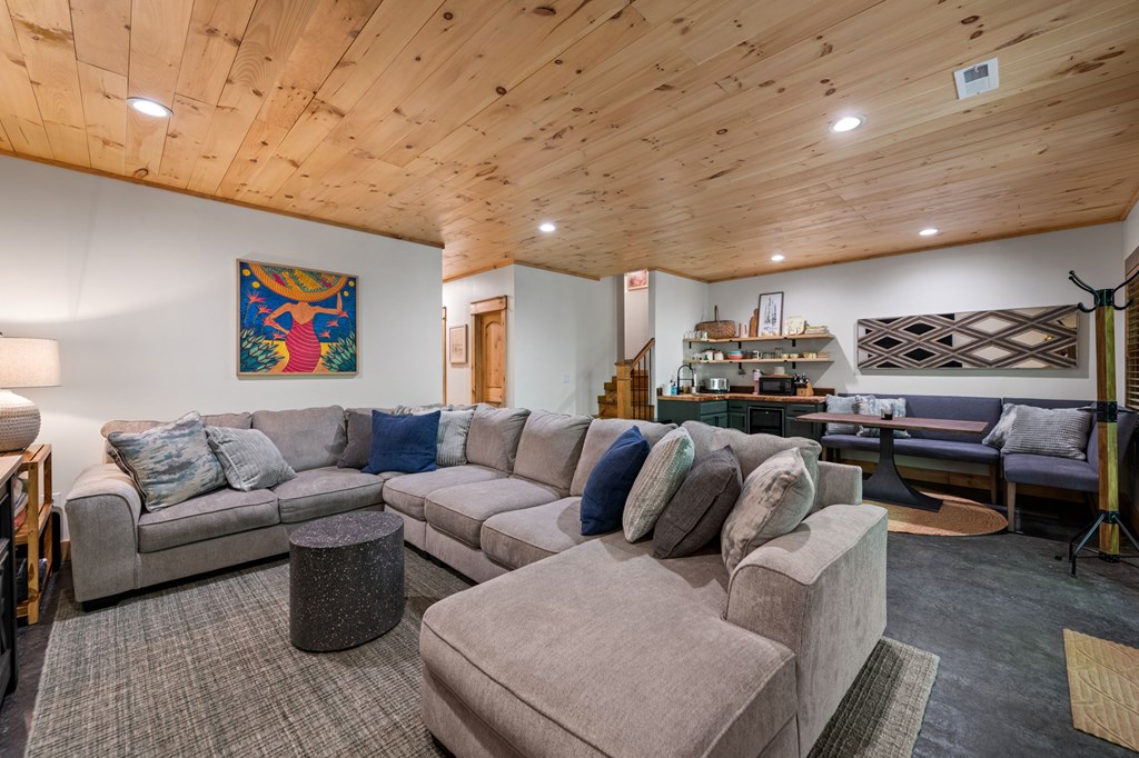 2634 Mountain Tops Road Property Photo 4