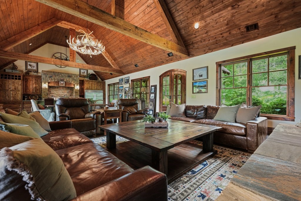 341 Blackberry Trail Property Photo 5